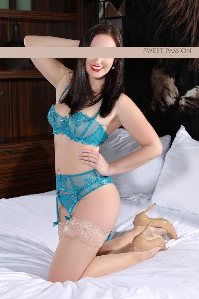 Escortgirl Jasmin in Berlin von Sweet Passion Escort.
